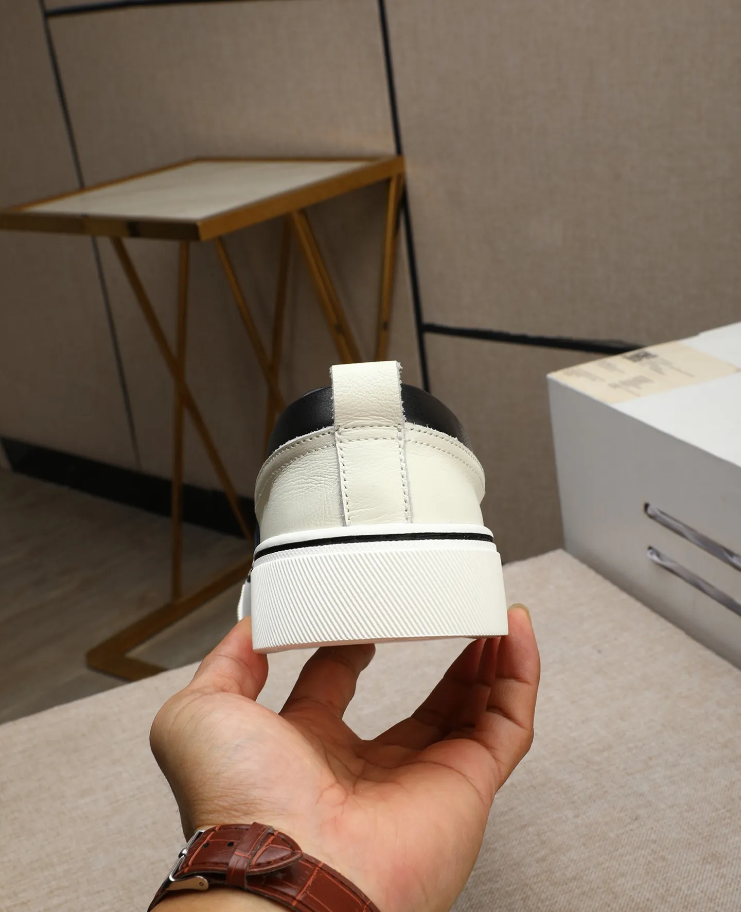 Men's shoes 💰460 GUCCI🔍🔍The latest models are on sale at the same time at the counter. Original calfskin imported from Italy, genuine leather lining, (high-end, extravagant, and classy) with exquisite workmanship. Soles: Original soles specially provided by the original factory. ⚠Exclusive double-layer movable molded soles are super comfortable⚠. Photos of the real thing🎬The real thing is even better🔍🔍"High quality·Follow the order" Code number 38-44
